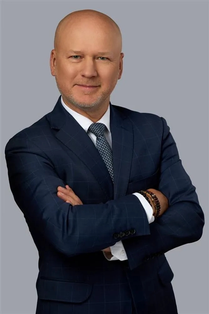 Grzegorz Butrym, pl: Dyrektor ds. sprzedaży i kontraktacji energii
en: Director PPA Origination Poland