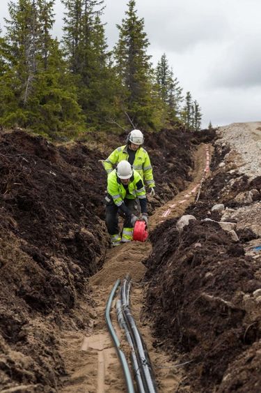 Kaapeliasennuksia Raskiftetin tuulipuistossa, 112 MW, Norja (kuva: Joakim Lagercrantz)