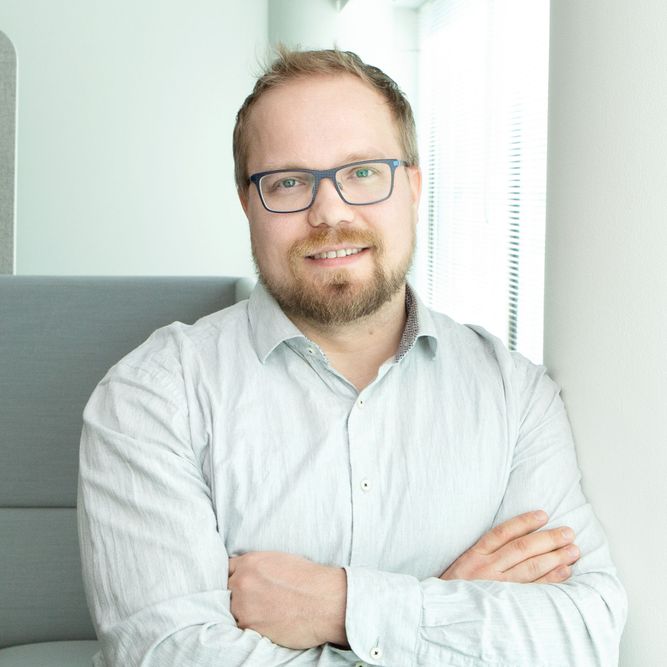 Svante Nilsson, sv: Markanvändning och arrendeavtal
fi: Maankäyttö- ja sopimusasiat
