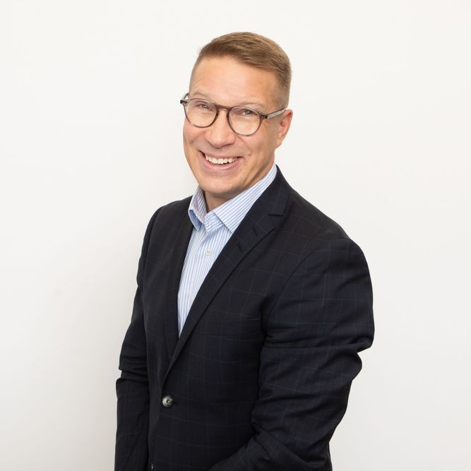Janne Lamberg, sv: Projektutvecklingschef
fi: Hankekehitysjohtaja